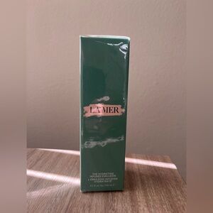 *SEALED*
La Mer Hydrating Infused Emulsion 4.2 fluid oz. 
Will Negotiate